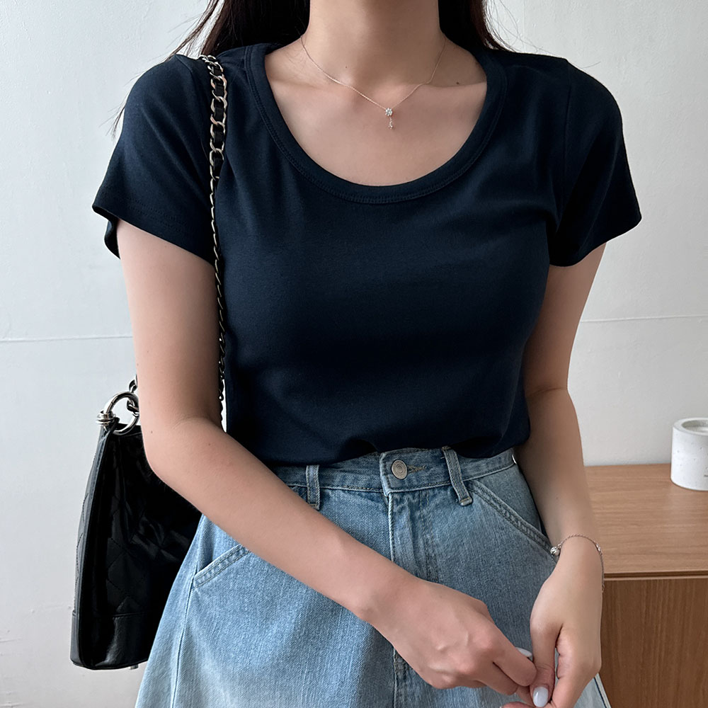 유넥티셔츠 쫀득 세미 크롭 슬림핏 딥 유넥 반팔티 - 메인 이미지