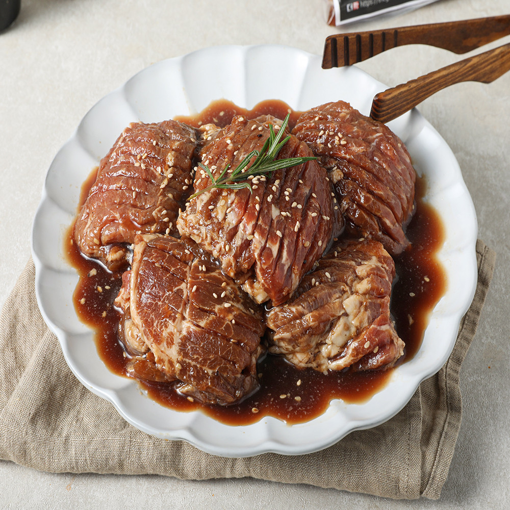 갈비아저씨 양념육 돼지목전지 양념 왕구이 2팩 300G+300G 이미지 6