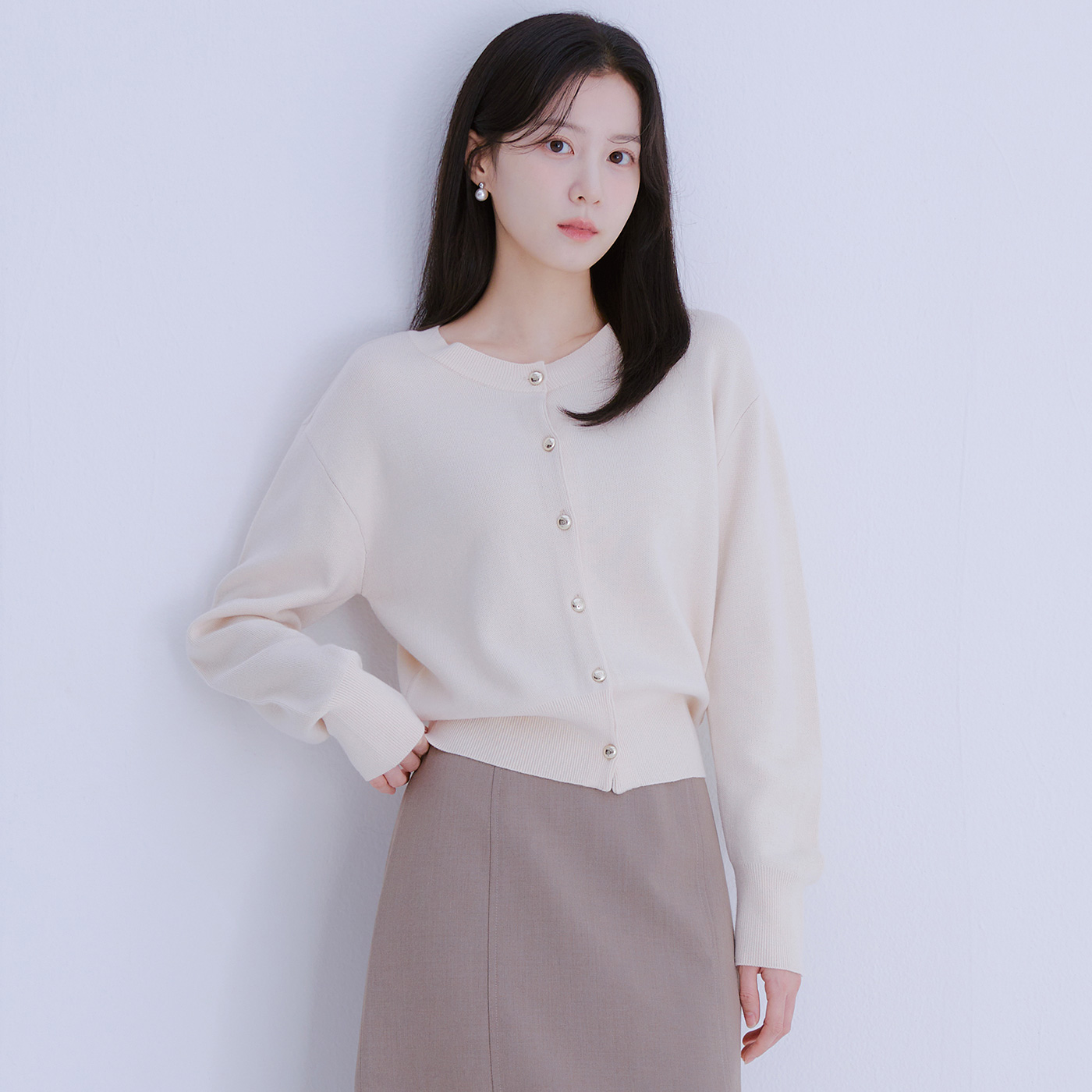 로엠 금장 단추 가디건 RMCKE49R98 - 상세 이미지 4