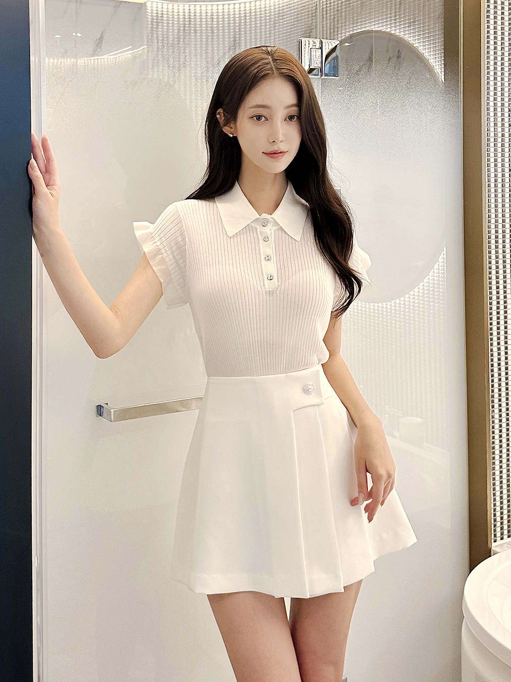 [수입] 엘라 큐빅 단추 프릴 반팔 니트 (2Color) - 상품 이미지