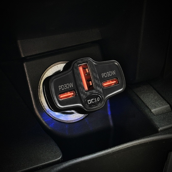더존 3포트 차량용 78W PD PPS+QC 3.0 초고속 충전기 시거잭 화이트투명 - 상품 이미지