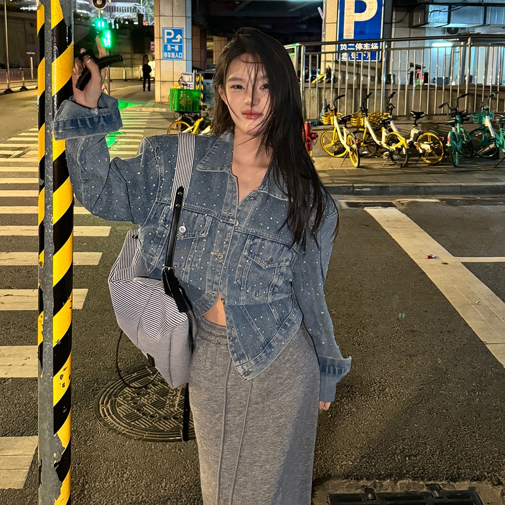 큐빅 박힌 청자켓 숏 스타일 루즈핏 유니크 디자인 드라마 5화 여자연예인 패션 코디 2컬러 - 상세 이미지 2