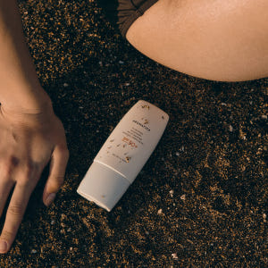아로마티카 바이탈라이징 로즈마리 수분장벽 선크림 50ML SPF 50+ ... 솔직 후기 | 피부 타입별 분석 - 상품 이미지 2