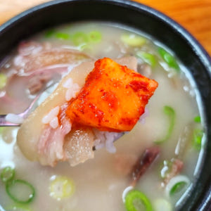 [센터합배송]고기 듬뿍 맑은 소머리국밥 550g / 쫀득한 머릿고기 진한... 맛있게 먹은 솔직 후기 - 상품 이미지 2