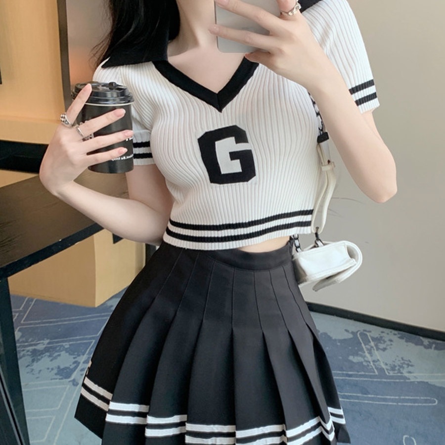 나영석의 지글지글 뉴진스 다니엘 반팔 니트 슬림핏 카라넥 의상 옷 패션 - 상품 이미지