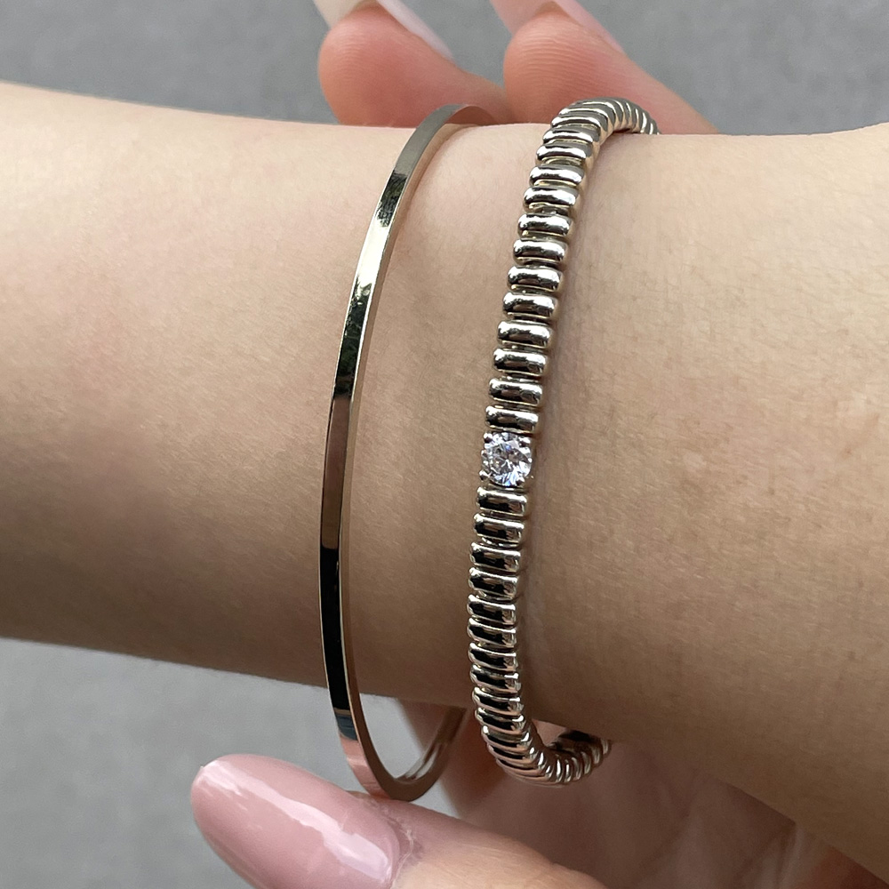 뉴엘 심플 민자 할로우 2mm 오픈 뱅글 팔찌 데일리 레이어드 여자 선물 14K 18K - 상세 이미지 3