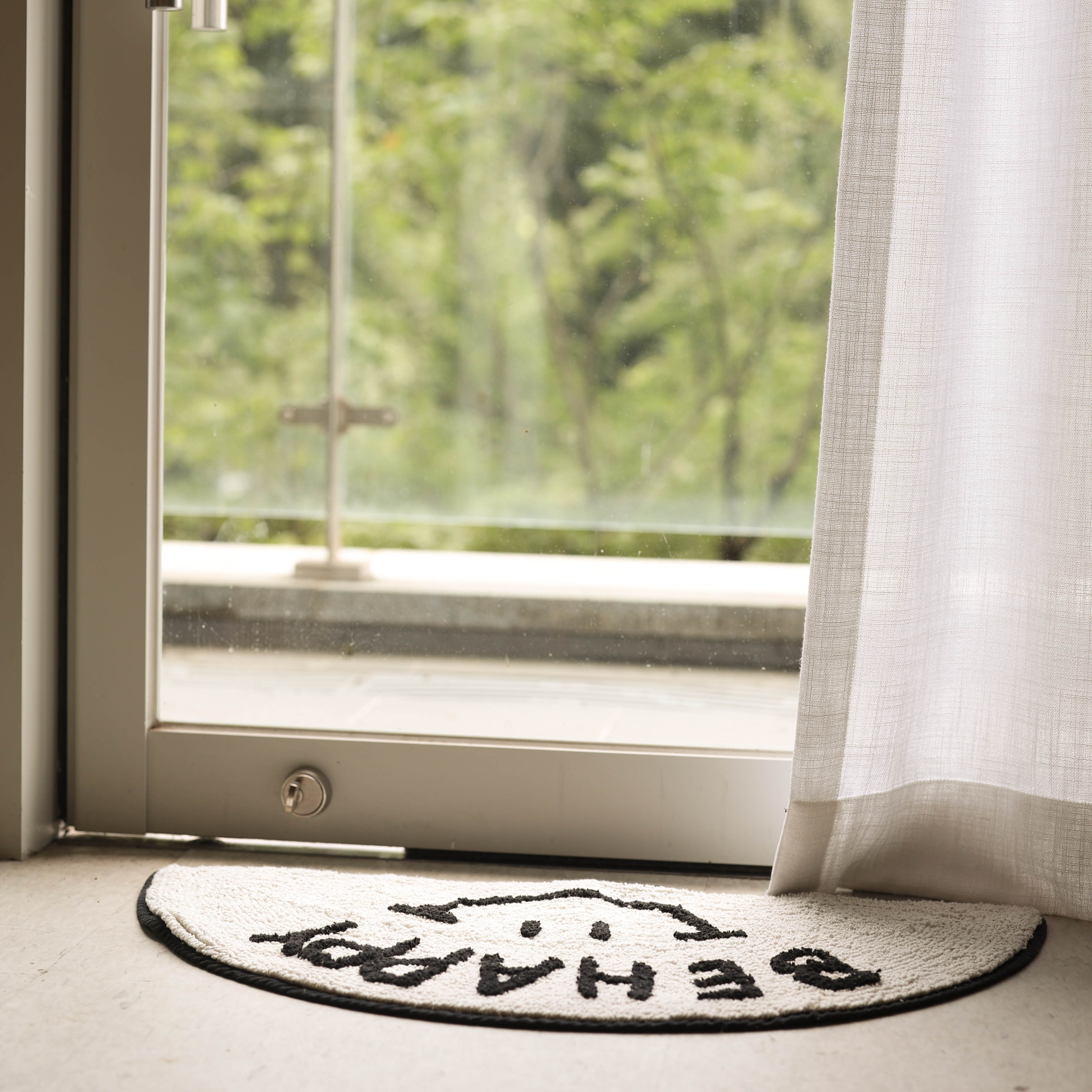 비해피 스마일 화이트 반달 순면 욕실 발매트