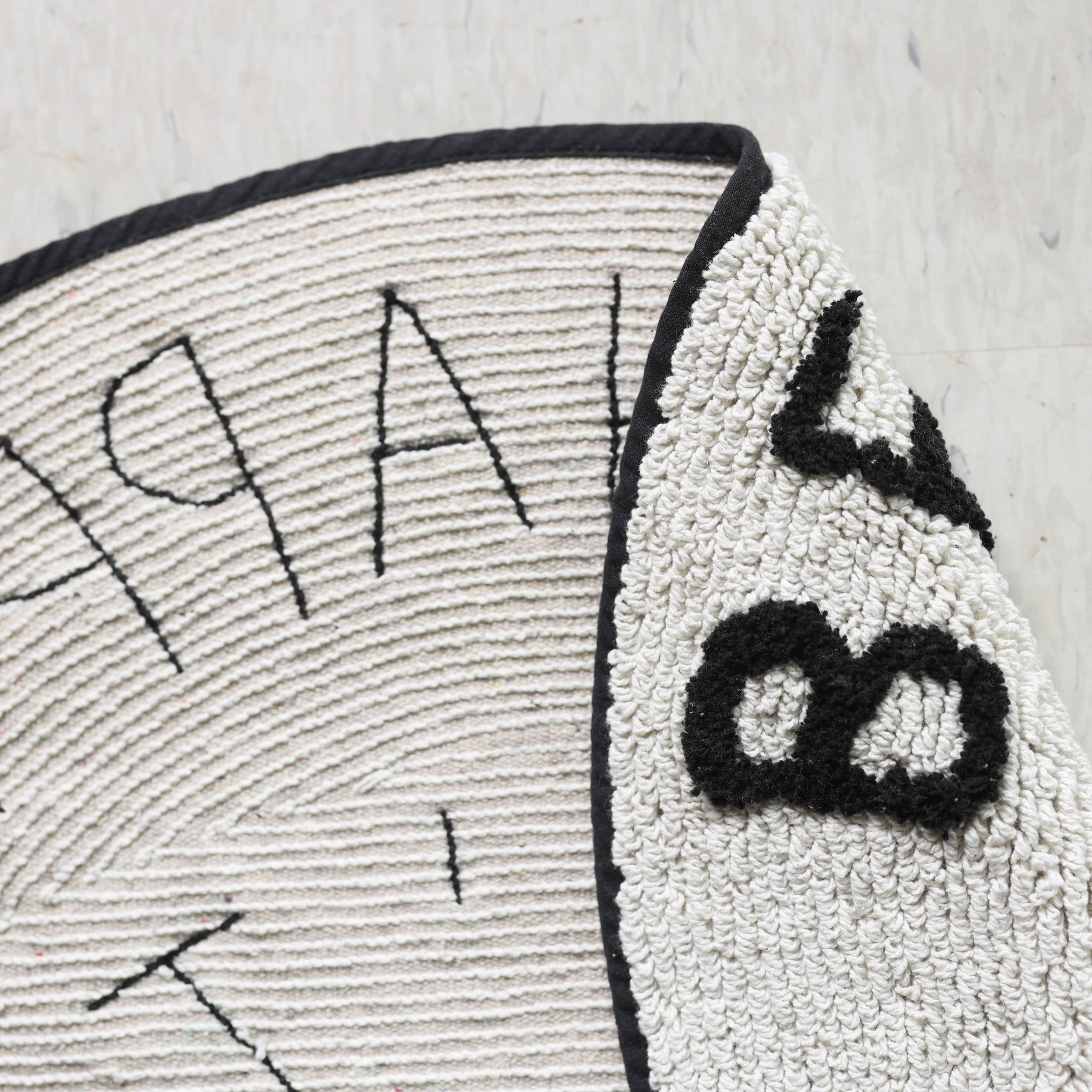 비해피 스마일 화이트 반달 순면 욕실 발매트