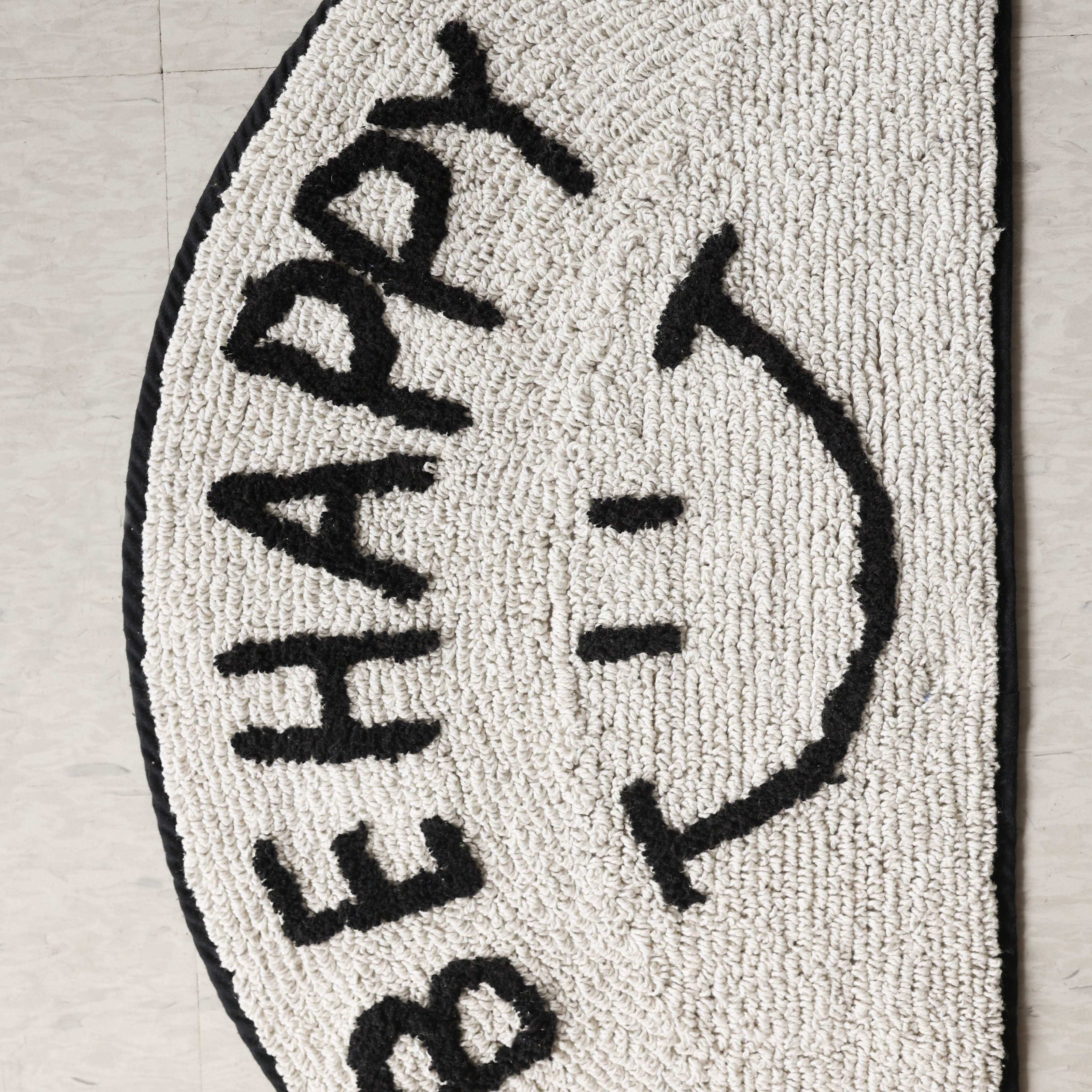 비해피 스마일 화이트 반달 순면 욕실 발매트