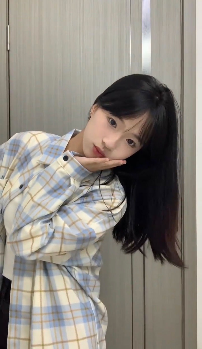 에스파 윈터 셔츠 블라우스 체크 인스타그램 간절기 파스텔 의상 옷 패션 - 상세 이미지 4