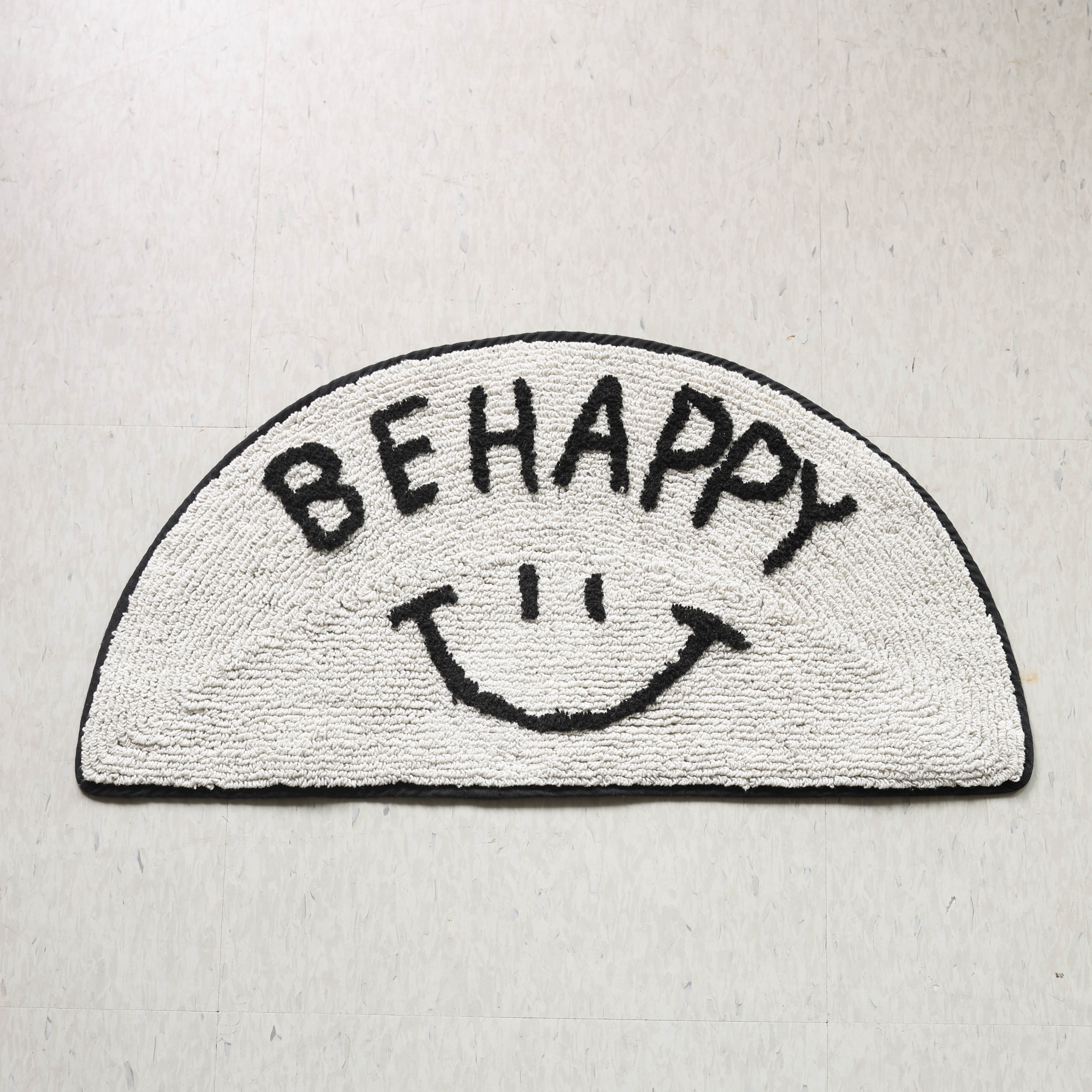 비해피 스마일 화이트 반달 순면 욕실 발매트