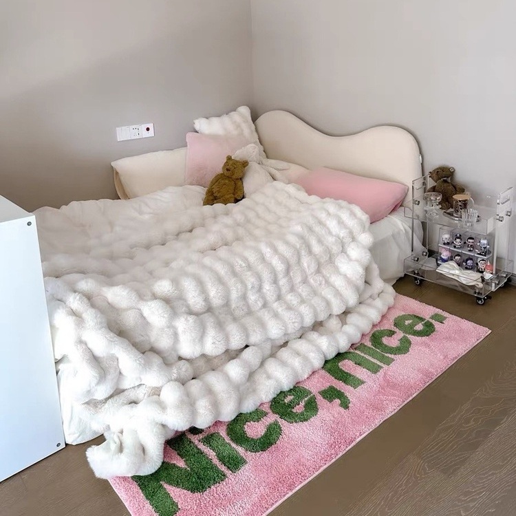 NICE 레터링 러그 귀여운 직사각 힙한 대형 카페트 미끄럼방지 모조 양털 침대밑 2컬러 - 상품 이미지