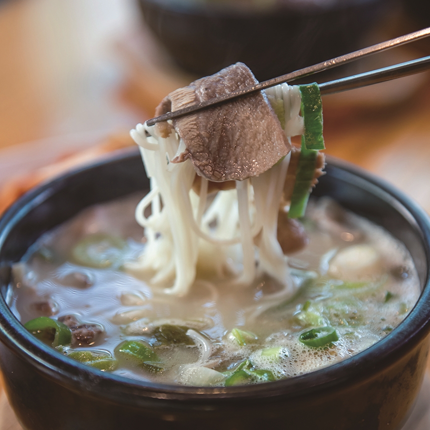 해늘 한우소머리곰탕 520g 거세 한우의 부드러운 육질 담백한 고기 육수 밀키트 - 상품 이미지
