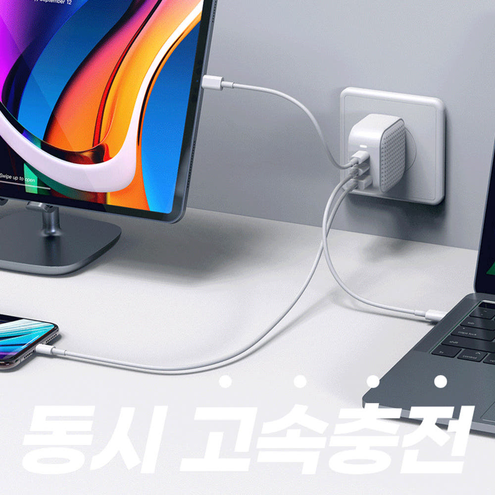 HYPER 65W C타입 충전기와 케이블 구성