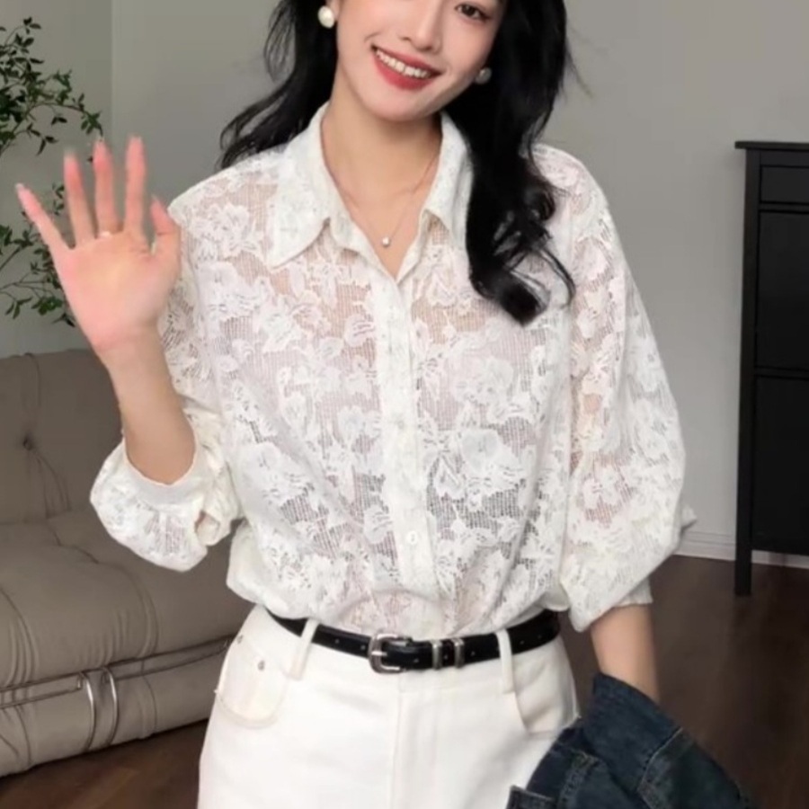 시스루 플라워 블라우스 셔츠 레이스 구멍 루즈핏 여름 중년여성 패션 코디 시원소재 화이트 - 상품 이미지