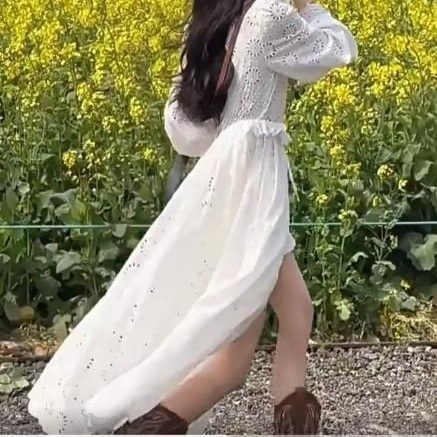 여름 여성 화이트 펀칭 레이스 롱원피스 긴팔 세트 여행룩 바캉스룩 - 상세 이미지 4