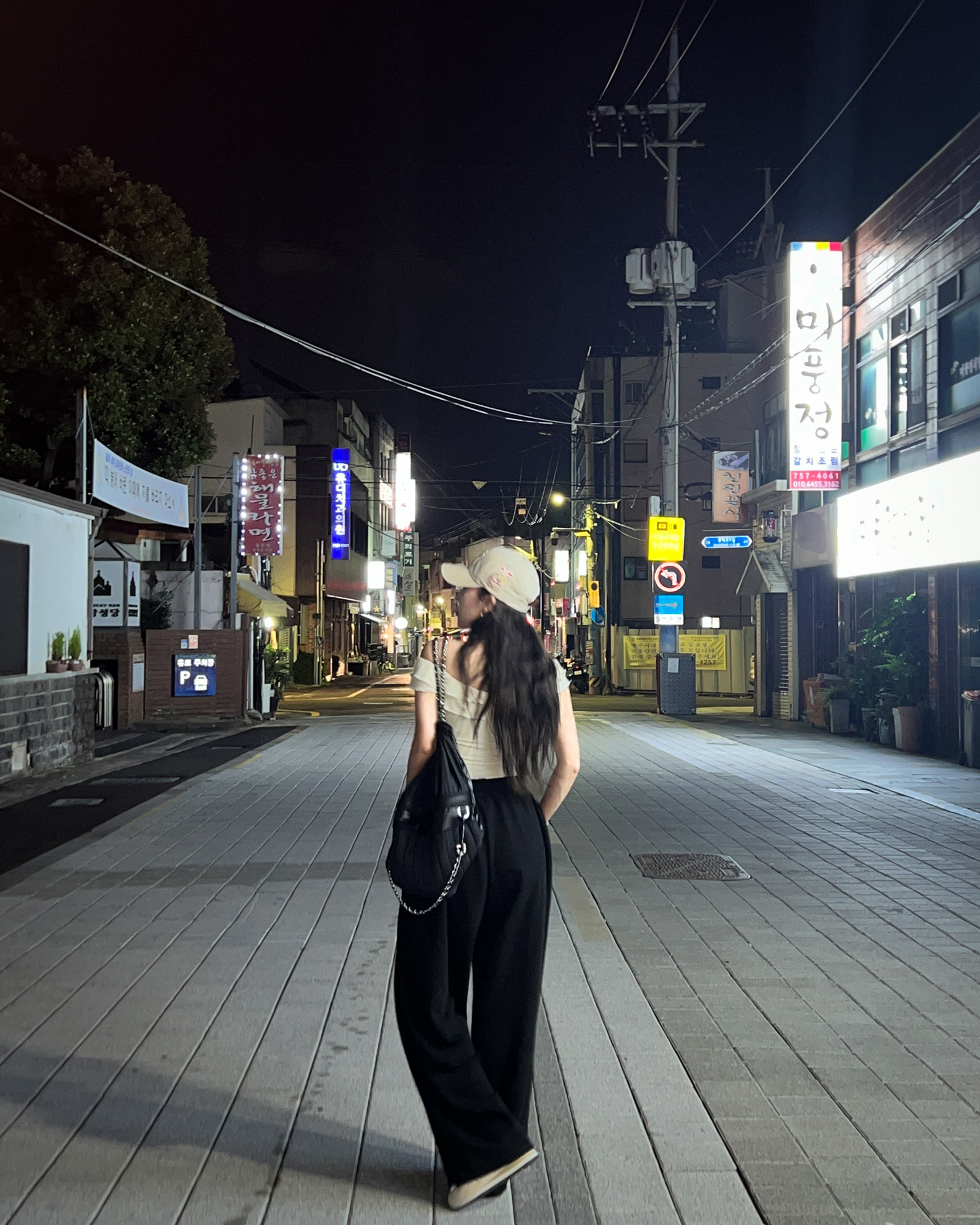 오프숄더티 꼬임티셔츠 반오프숄더 글램핏 이미지 6