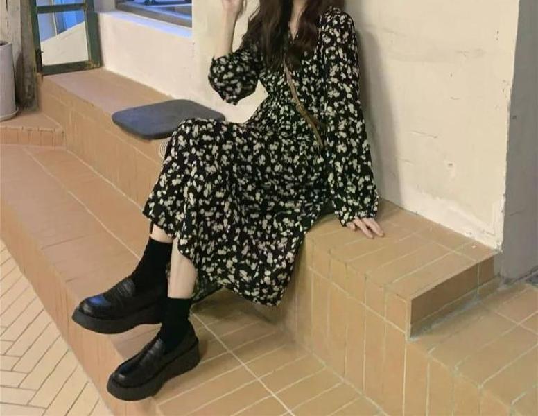 가을 여친룩 여친 옷 복고풍 검은 꽃 드레스 V넥 브이넥 포켓 레이스 업 우아한 긴 여성 - 상세 이미지 5