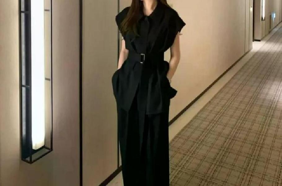 여친룩 여름 세련된 옷깃 민소매 묶인 넓은 다리 바지 투피스 양복 여성 패션 벨트 세트 화이트 수트 - 상세 이미지 3