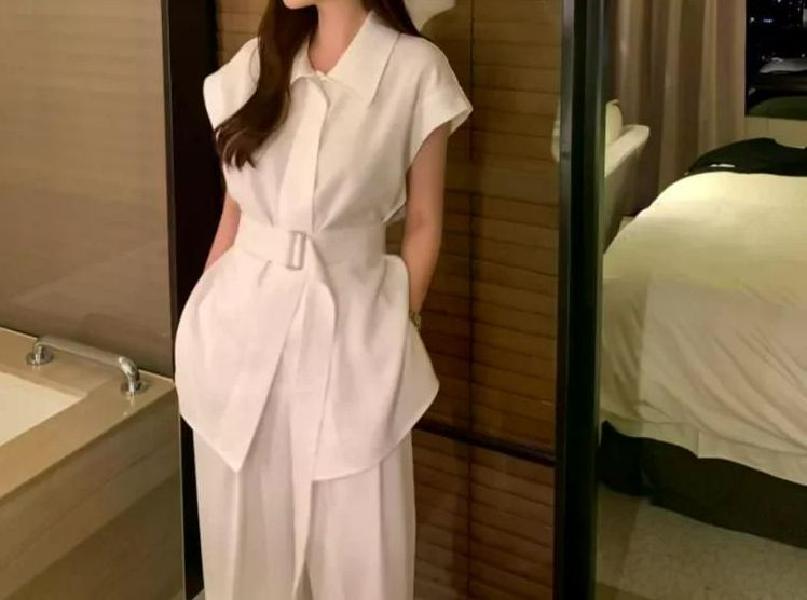 여친룩 여름 세련된 옷깃 민소매 묶인 넓은 다리 바지 투피스 양복 여성 패션 벨트 세트 화이트 수트 - 상세 이미지 4