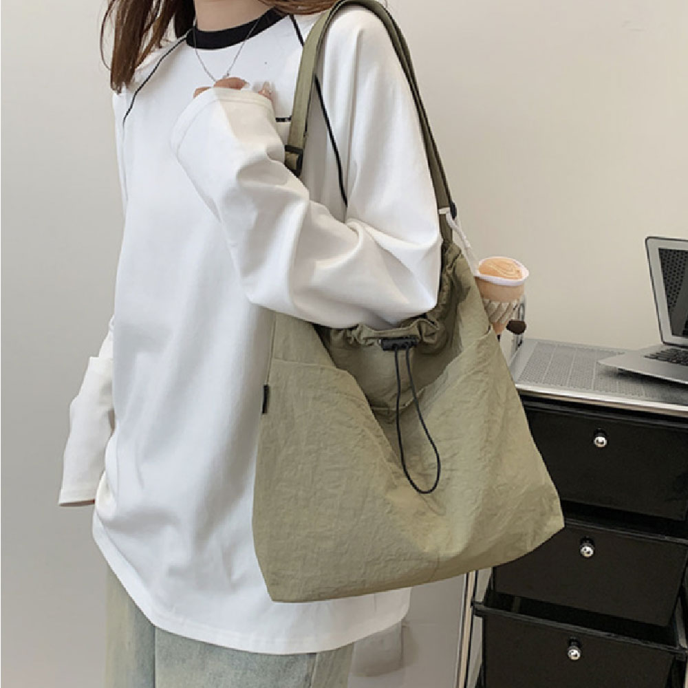 가벼운 나일론 숄더백 여대생 대학생 가방 엄마 외출 경량 무지 빅사이즈 큰 숄더백 가방 - 상세 이미지 3