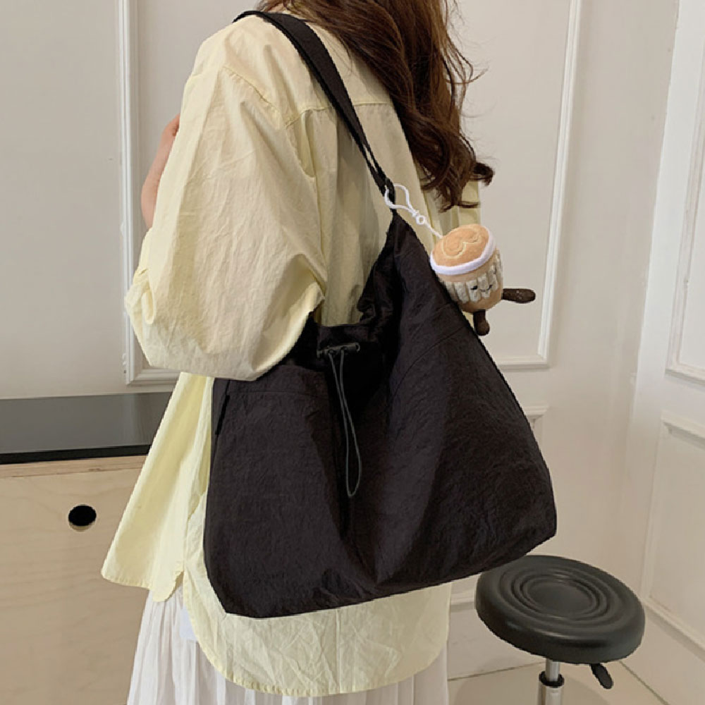 가벼운 나일론 숄더백 여대생 대학생 가방 엄마 외출 경량 무지 빅사이즈 큰 숄더백 가방 이미지 6