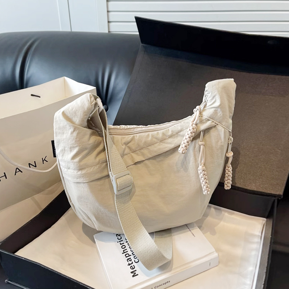 여성 나일론 여행용 크로스백 반달 크로와상백 해외 여행 슬링백 가방