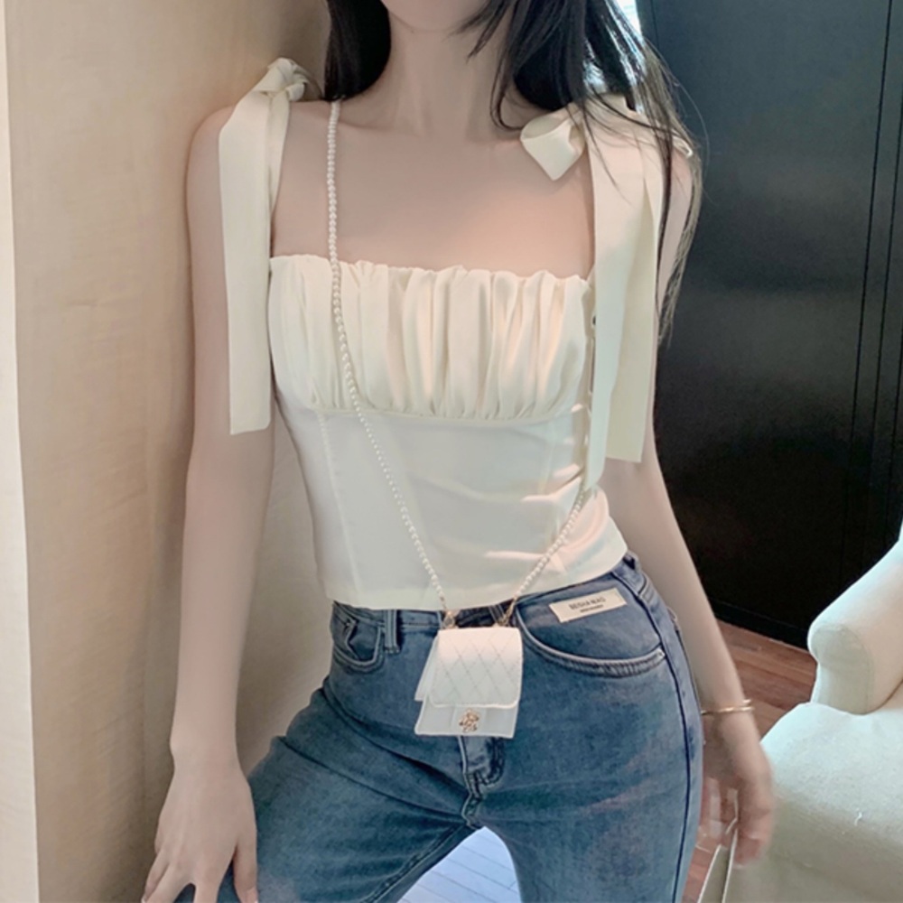 아이브 안유진 나시 블라우스 인스타그램 민소매 리본 의상 옷 패션 - 메인 이미지