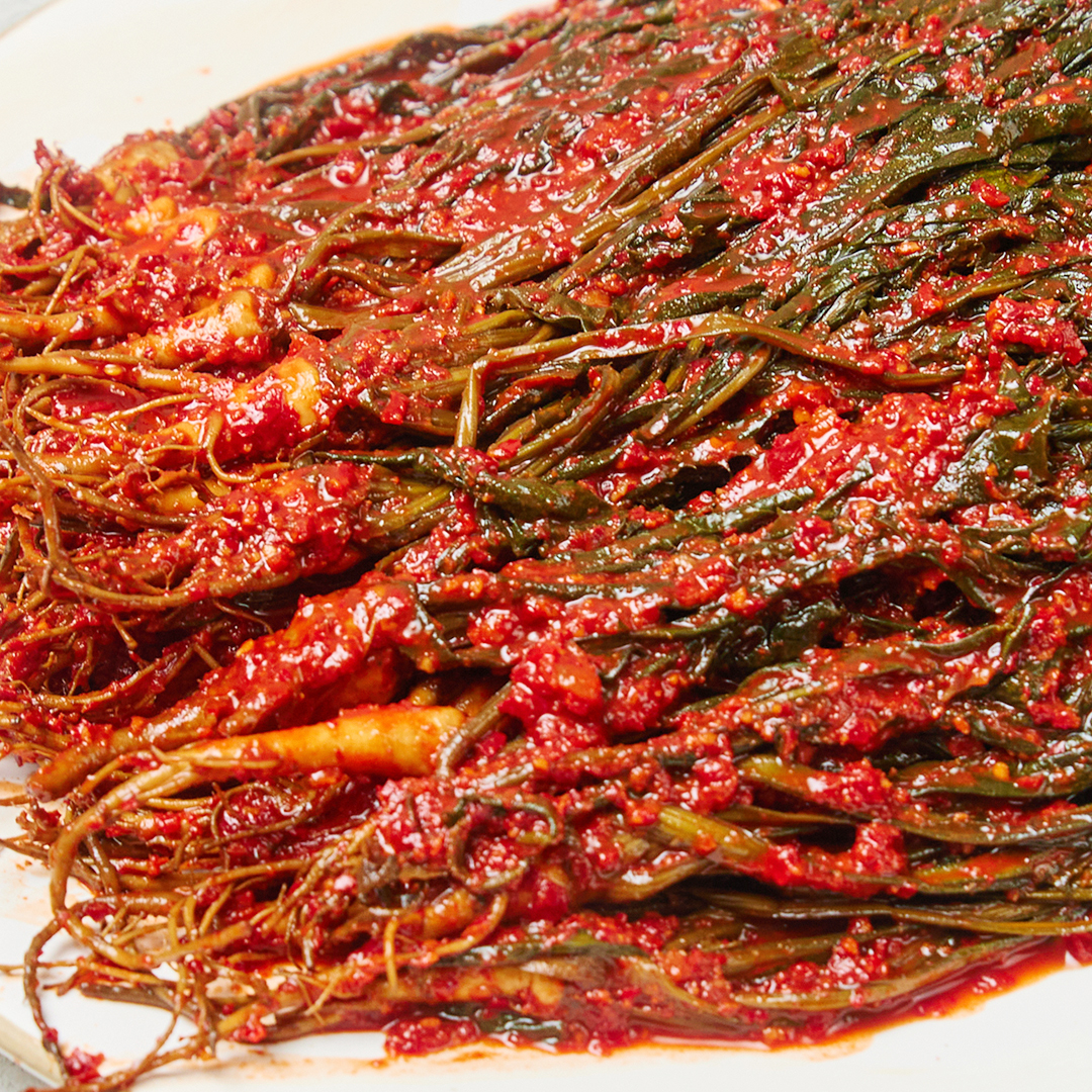 쌉싸름한 맛과 매콤한 양념의 조화가 일품인 전라도 고들빼기 김치 1kg 대표 이미지