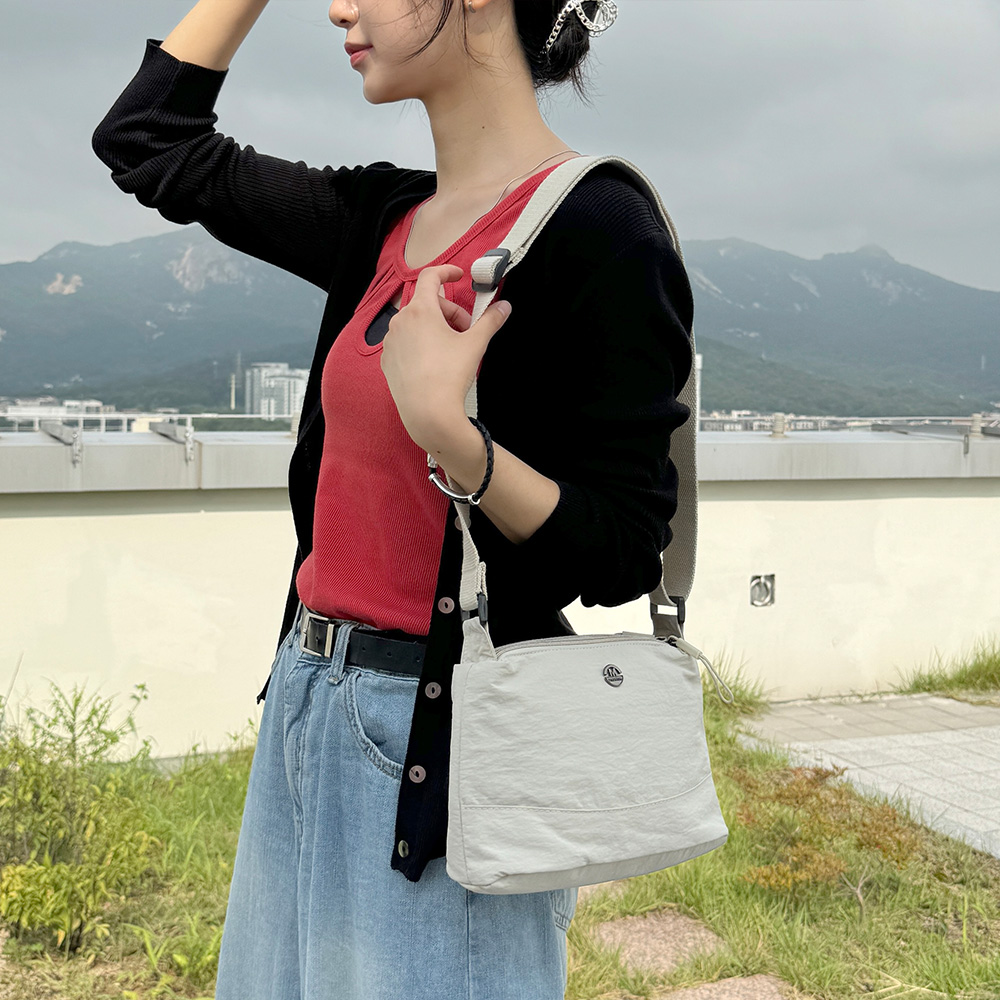 가벼운 나일론 미니 크로스백 초경량 캐주얼 미니백 엄마 할머니 나들이 외출 작은가방 - 상품 이미지