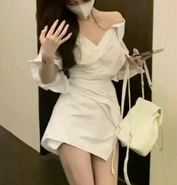 여친룩 데이트룩 오프 숄더 블라우스 완전 민소매 우아한 패션 숙녀 가운 S (흰색) - 메인 이미지