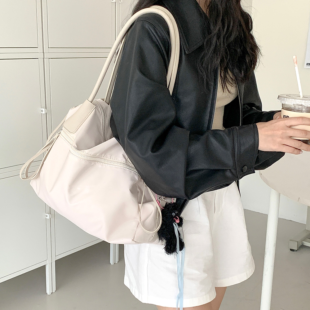가벼운 나일론 빅사이즈 크로스 숄더백 여대생 대학생 가방 엄마 외출 경량 큰 숄더백 가방 - 상품 이미지