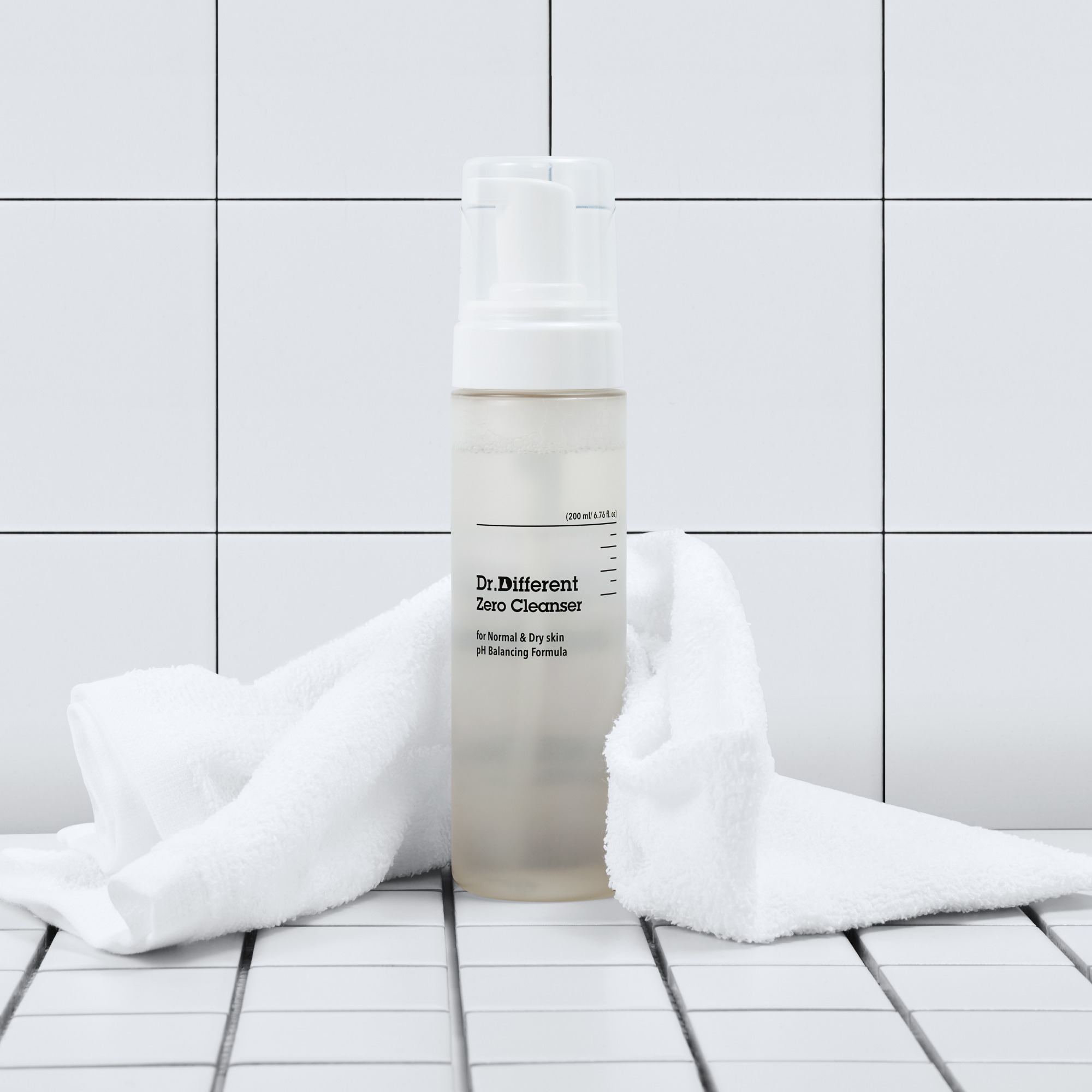 닥터디퍼런트 제로 클렌저 중건성 200ml/ 순한 약산성 미세거품 클렌징폼 - 상품 이미지
