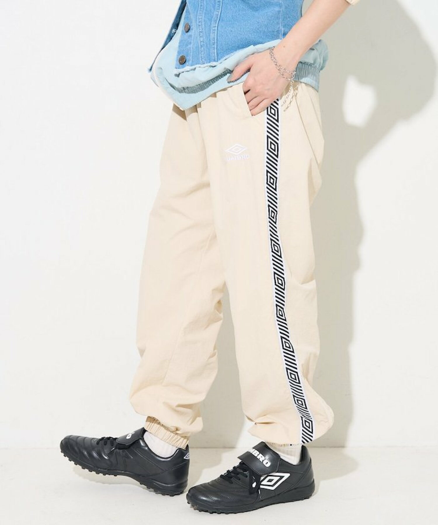 (예약 접수) 엄브로 UMBRO x 프릭스 스토어 스페셜 풋볼 슈즈 스니커즈 블랙 - 상세 이미지 2