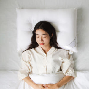 알러지케어 항균 어깨와 목이 편한 국내산 마이크로화이버 경추 베개솜 50... 솔직 후기 | 실제 배치 사진 포함 - 상품 이미지 4