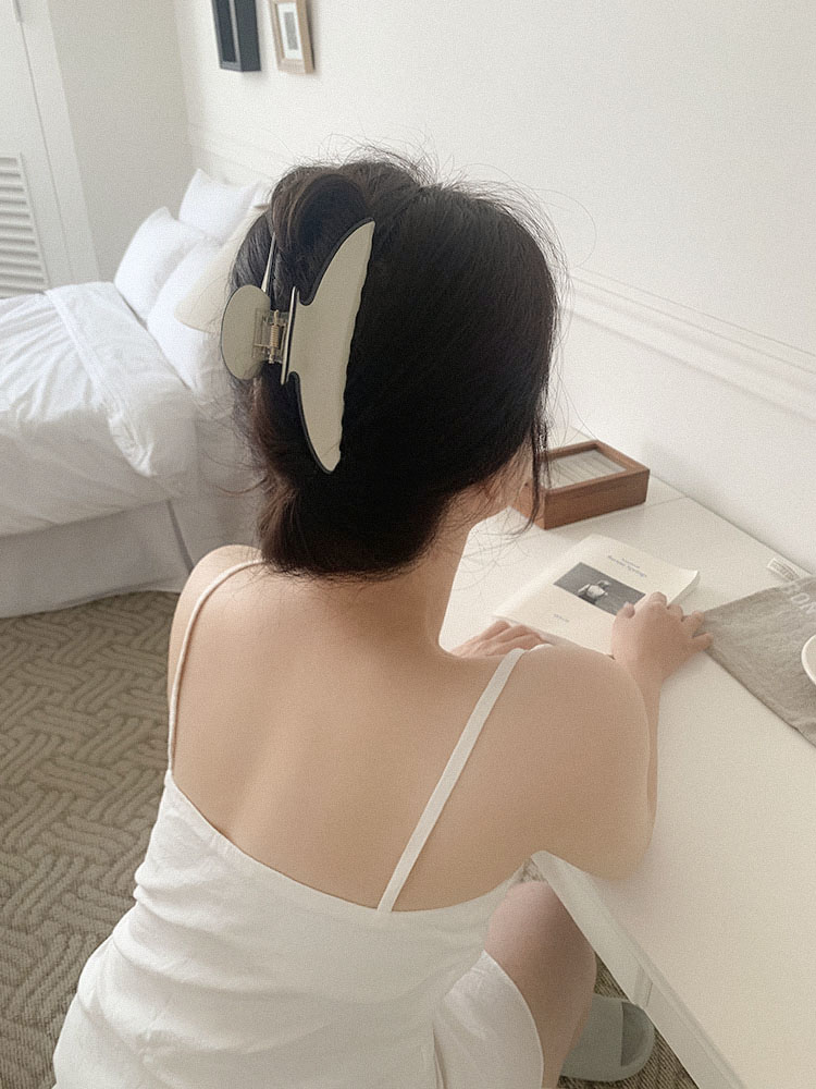 셀프러브 뉴트럴 헤어클로 - 여성 아세테이트 투톤 배색 반달 숱많은 올림머리집게핀 헤어핀 - 상세 이미지 3