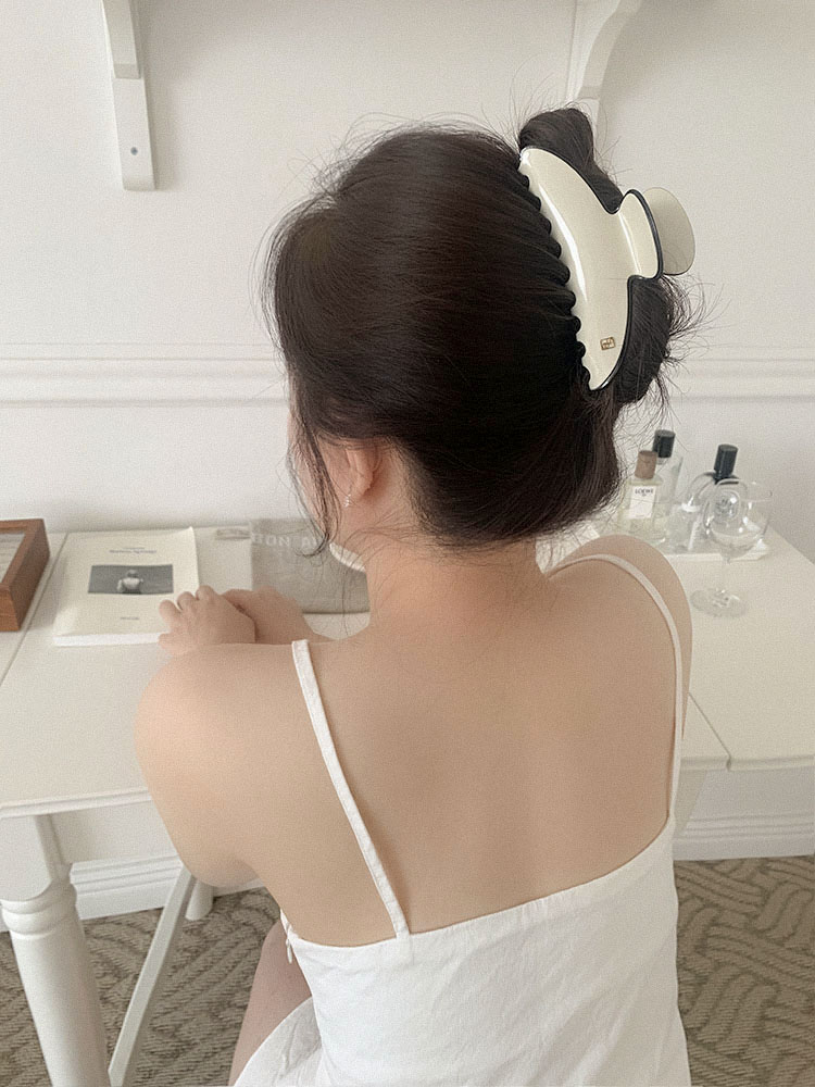 셀프러브 뉴트럴 헤어클로 - 여성 아세테이트 투톤 배색 반달 숱많은 올림머리집게핀 헤어핀 - 상세 이미지 2