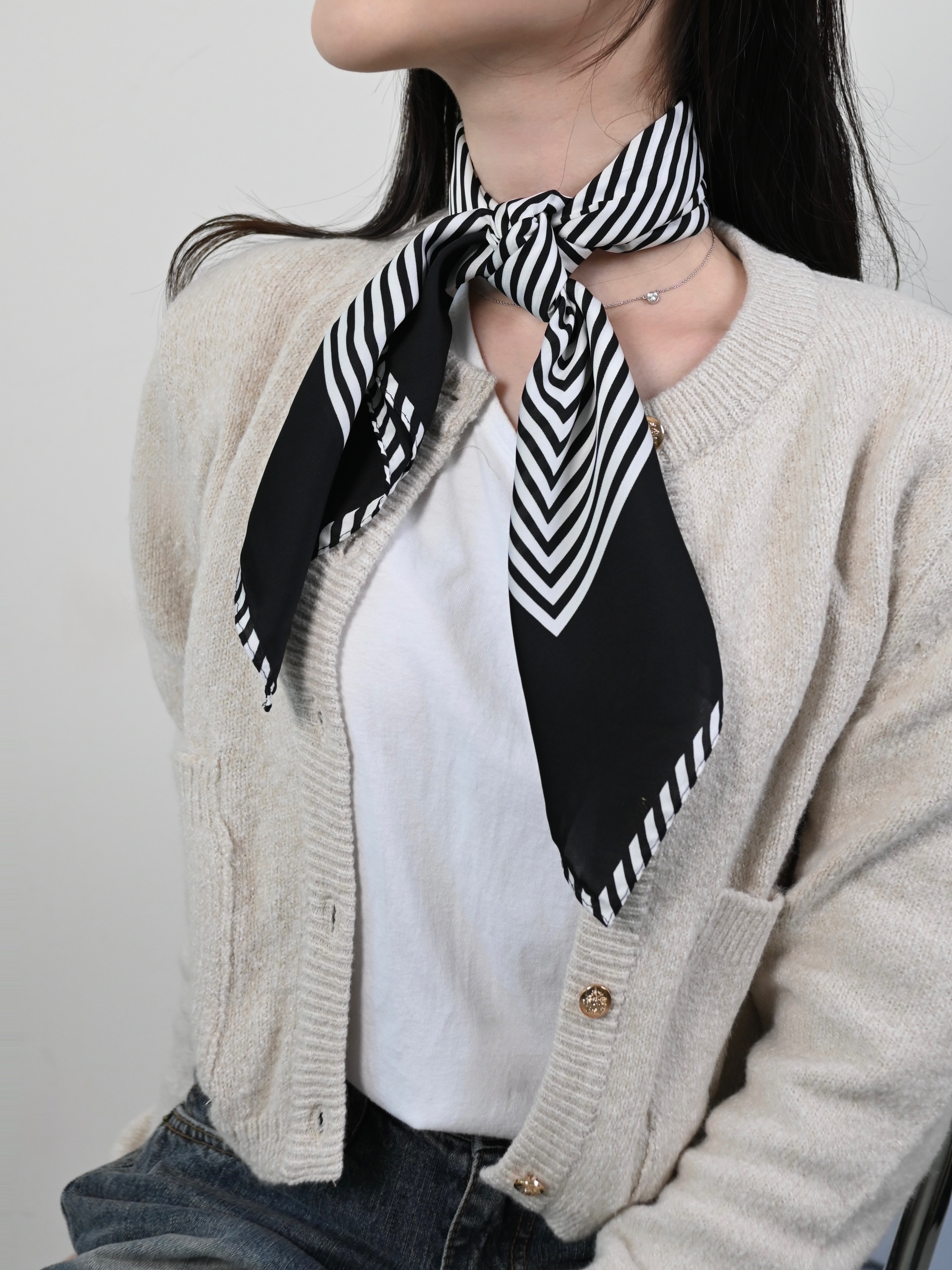 촘촘 정사각 스트라이프 스퀘어스카프 헤어커치프 실키 간절기 롱 빅 68cm x 68cm - 상세 이미지 3