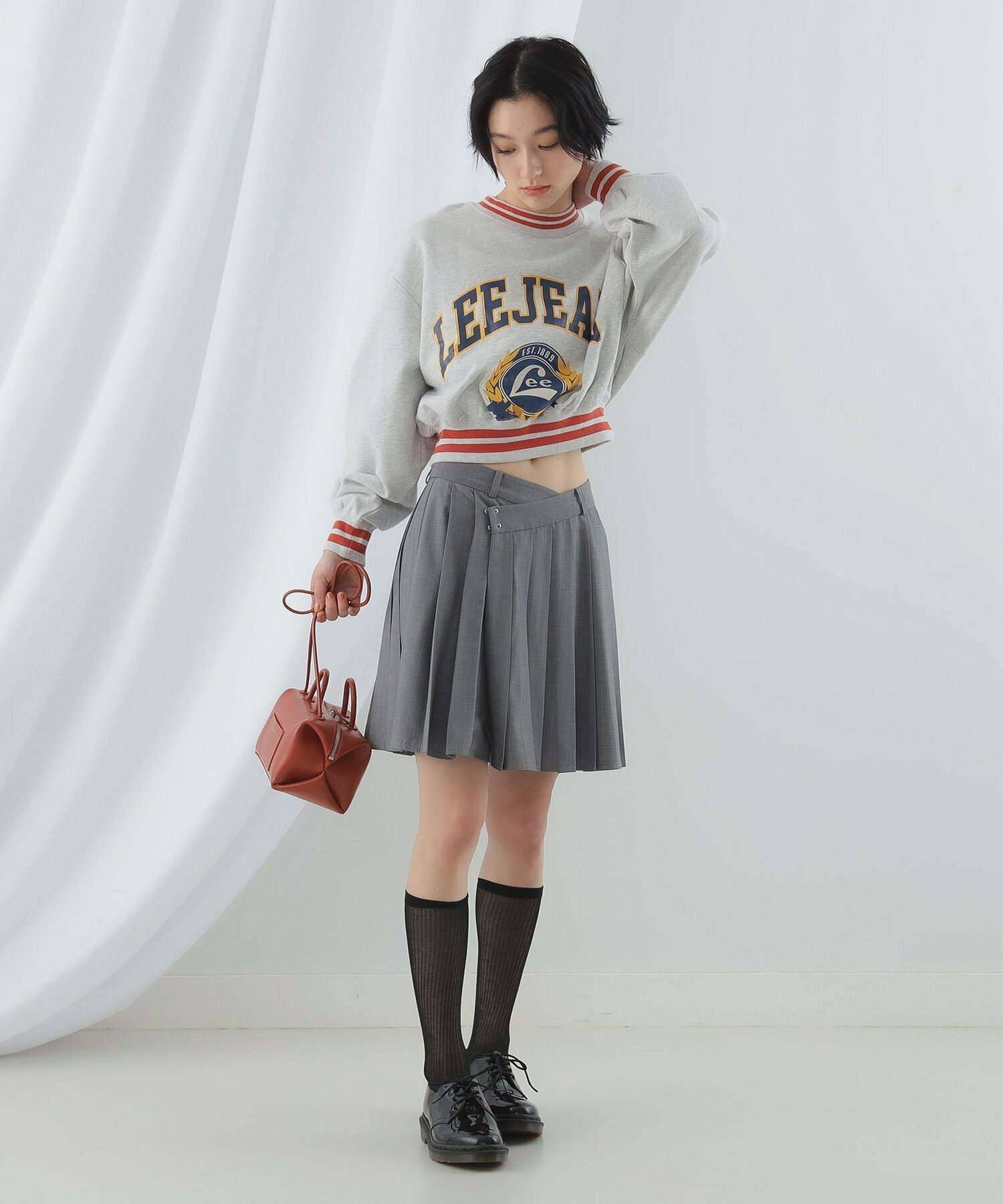 리 Lee SHORT PULLOVER SWEAT 숏 풀오버 스웨트 셔츠 여성 크롭 맨투맨 - 상세 이미지 3