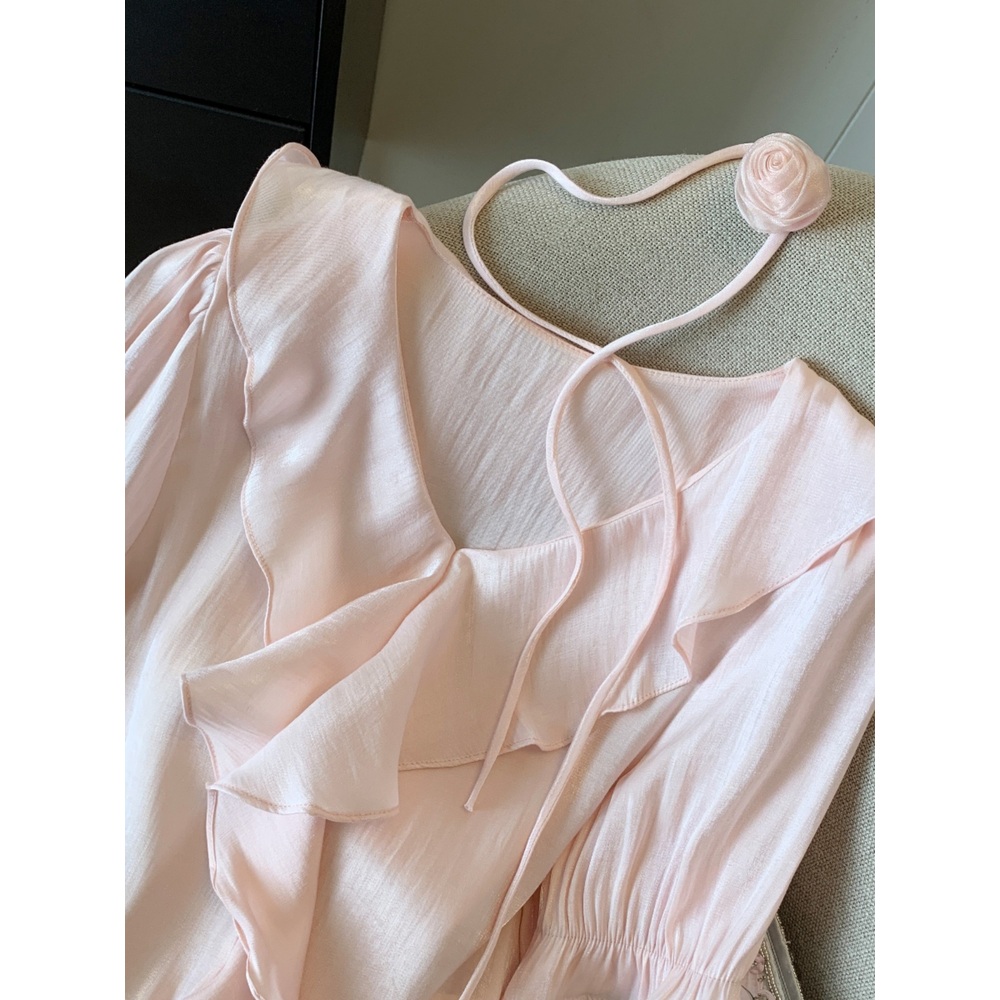 브이넥 러플 반팔블라우스 장미초커 프렌치 감성 디자인 프릴 샤랄라 연핑크 - 상세 이미지 4