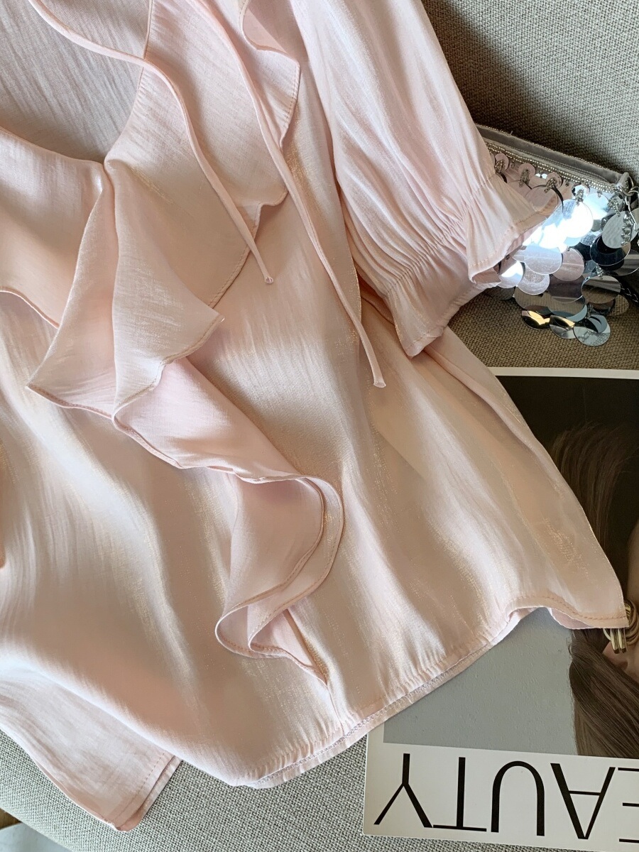 브이넥 러플 반팔블라우스 장미초커 프렌치 감성 디자인 프릴 샤랄라 연핑크 - 상세 이미지 3