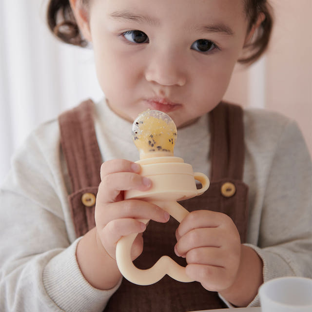 퍼기 국내생산 유아 실리콘 하트 아기 과즙망 아이보리