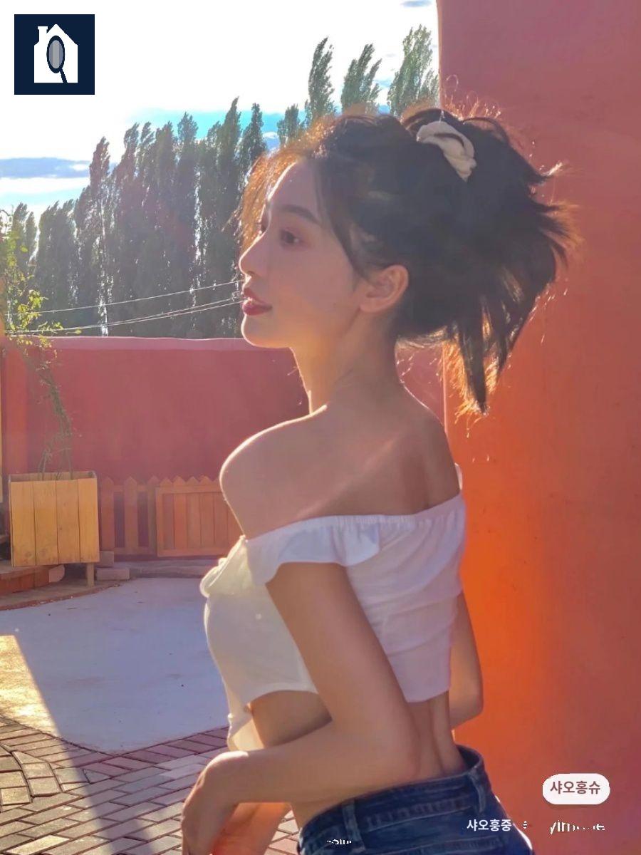스퀘어 레트로 탑 스카프 실크 바캉스룩 끈나시 여성 이너 포켓 아우터 - 상세 이미지 4