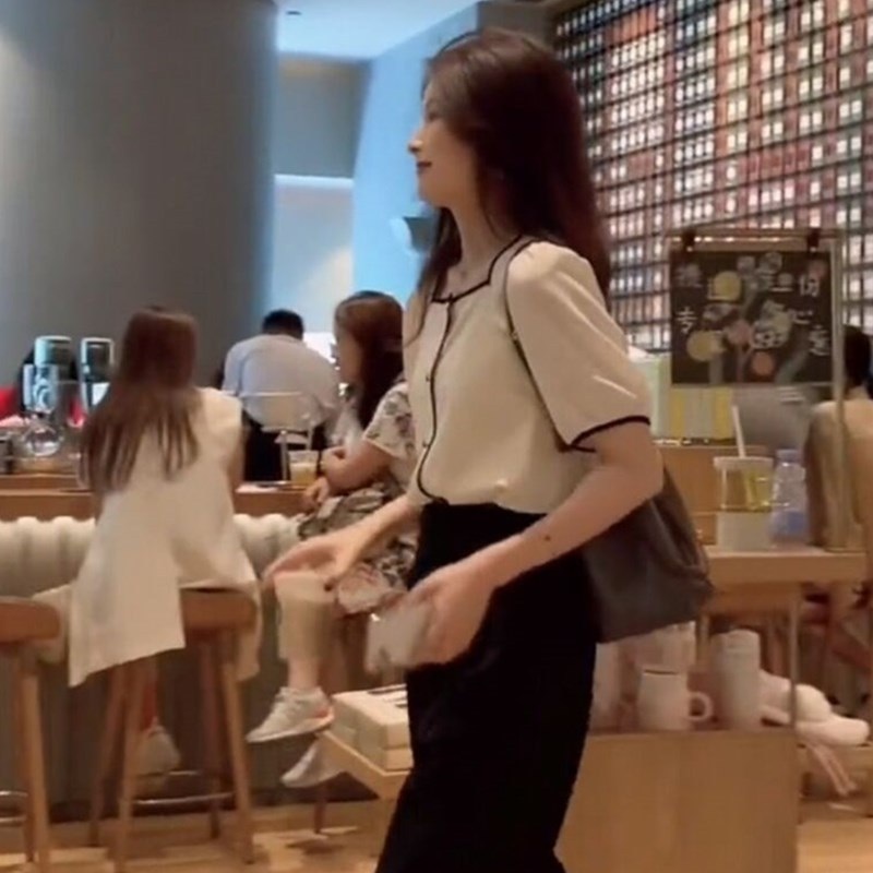 쉬폰 스퀘어넥 반팔블라우스 아이보리 봄 여름 데이트 하객룩 디자인 여친 패션 데일리 코디 - 상세 이미지 3