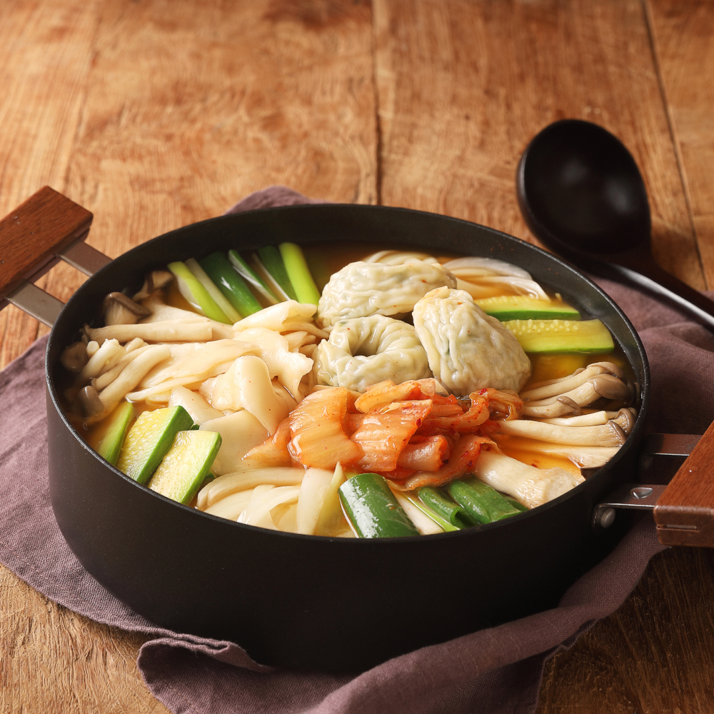 [푸딩팩토리] 얼큰김치수제비 490g 비오는날 얼큰한 메뉴 식사대용 밀키트 - 상세 이미지 3