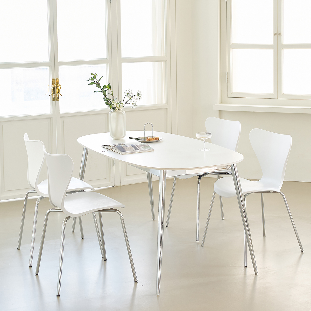 리벤 1400 라운드 화이트 아우어크롬 화이트 4p 식탁세트 세라믹식탁 포세린