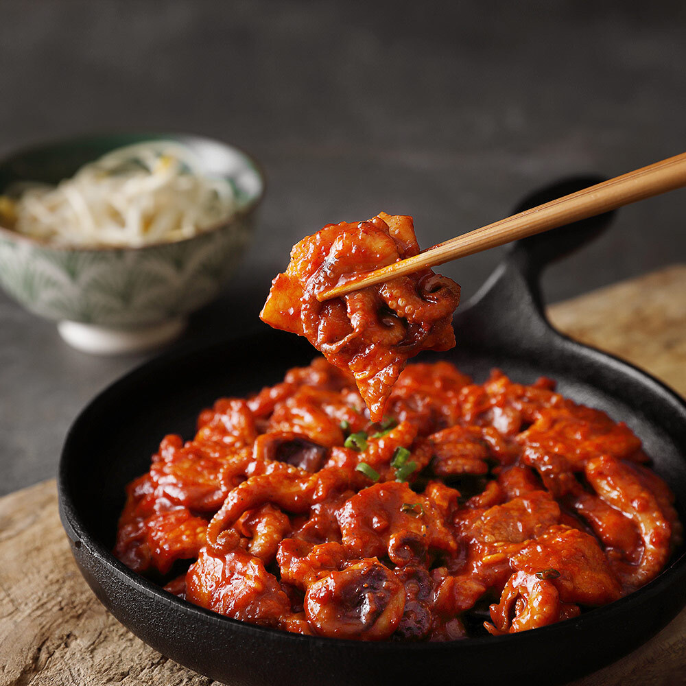 푸딩팩토리 특제양념 쭈꾸미삼겹살 350g 쭈꾸미삼겹볶음 쭈삼 밀키트 캠핑 덮밥 - 상품 이미지