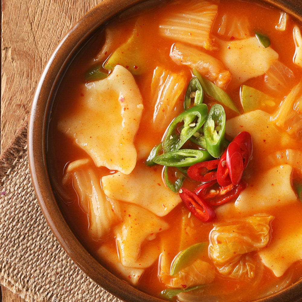 [푸딩팩토리] 얼큰김치수제비 490g 비오는날 얼큰한 메뉴 식사대용 밀키트 이미지 6