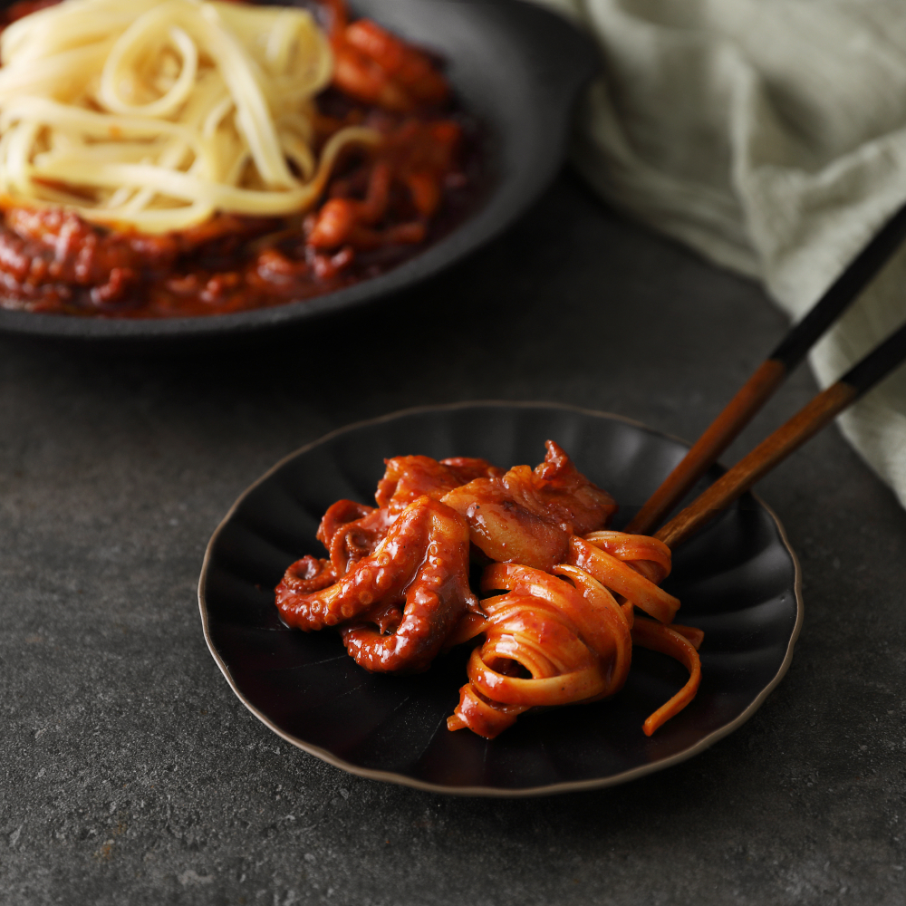 푸딩팩토리 특제양념 쭈꾸미삼겹살 350g 쭈꾸미삼겹볶음 쭈삼 밀키트 캠핑 덮밥 이미지 6