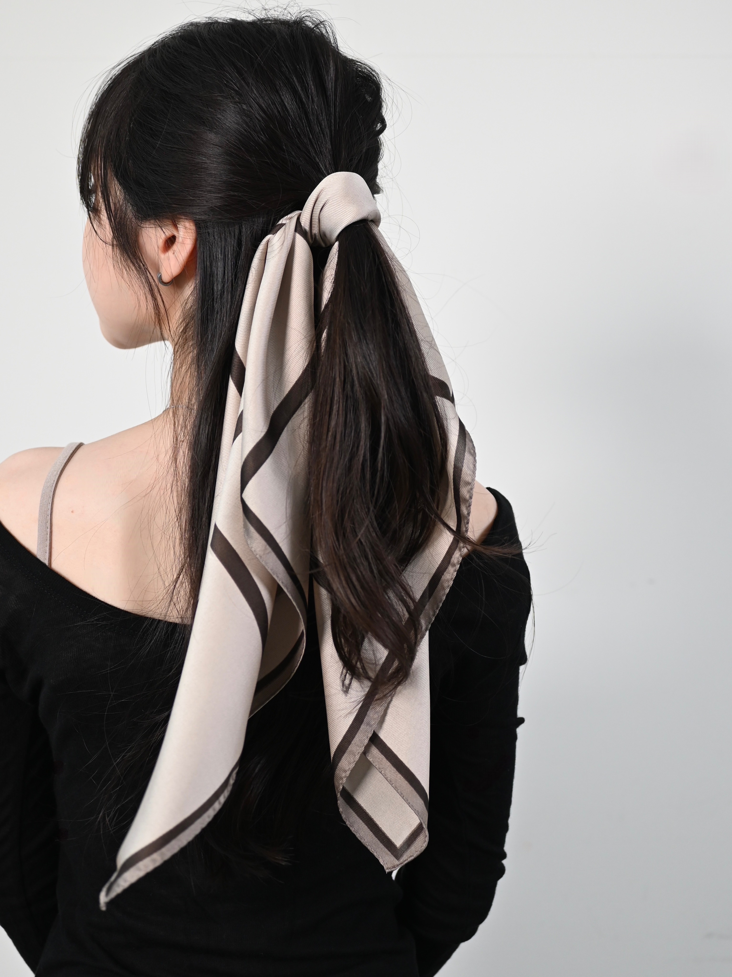 사각라인 스퀘어스카프 헤어커치프 실키 봄 가을 간절기 롱 빅 68cm x 68cm - 상세 이미지 4